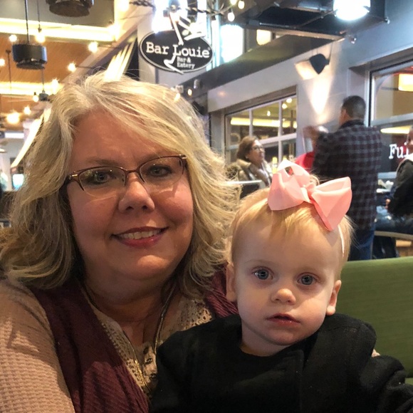 Meet your Posher, Laura - Picture 1 of 1